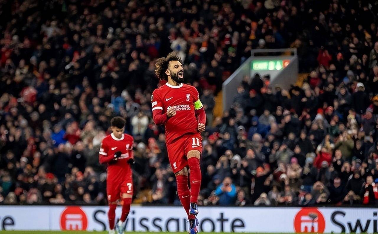 关于萨拉赫迎来十赛季出色发挥，巴塞罗那观众热烈欢呼！的信息